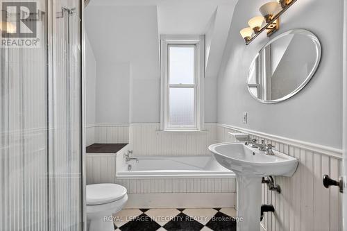 56 Grosvenor Avenue, Ottawa, ON - Indoor Photo Showing Bathroom