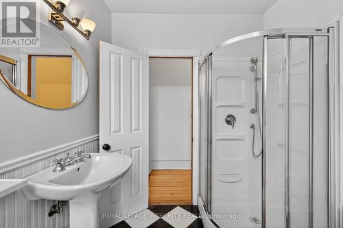 56 Grosvenor Avenue, Ottawa, ON - Indoor Photo Showing Bathroom