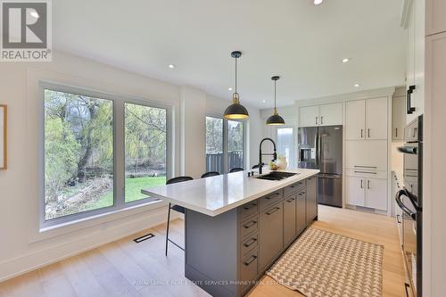 1340 Contour Drive, Mississauga, ON - Indoor Photo Showing Kitchen With Upgraded Kitchen