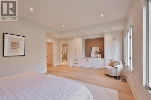 1340 Contour Drive, Mississauga, ON - Indoor Photo Showing Bedroom