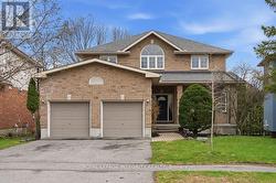 136 SHAUGHNESSY CRESCENT  Ottawa, ON K2K 2N3