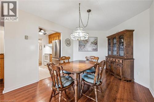 8 Christopher Court Unit# 507, Guelph, ON - Indoor Photo Showing Dining Room