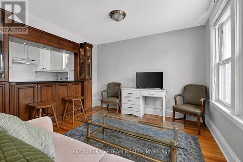 12 Lewis Street, Ottawa, ON - Indoor Photo Showing Living Room