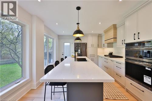 1340 Contour Drive, Mississauga, ON - Indoor Photo Showing Kitchen With Upgraded Kitchen