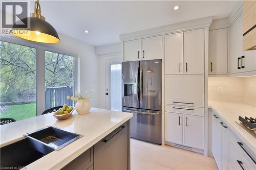 1340 Contour Drive, Mississauga, ON - Indoor Photo Showing Kitchen
