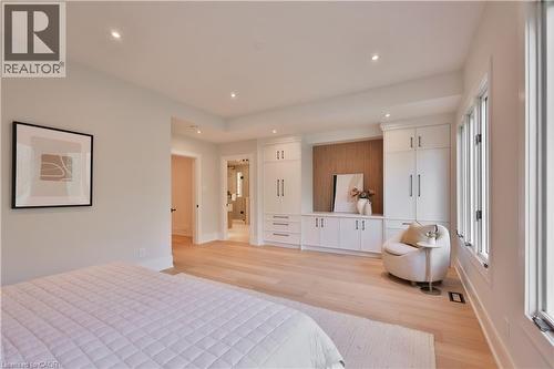 1340 Contour Drive, Mississauga, ON - Indoor Photo Showing Bedroom