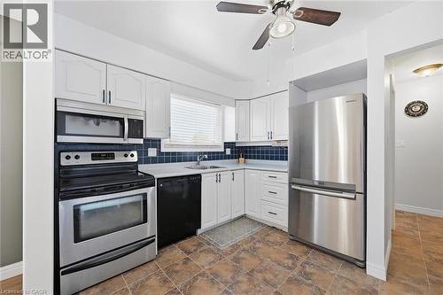 107 Billington Crescent, Hamilton, ON - Indoor Photo Showing Kitchen