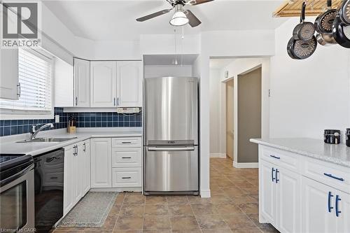 107 Billington Crescent, Hamilton, ON - Indoor Photo Showing Kitchen