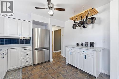107 Billington Crescent, Hamilton, ON - Indoor Photo Showing Kitchen