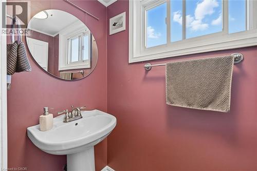 2pc Powder Room - 107 Billington Crescent, Hamilton, ON - Indoor Photo Showing Bathroom