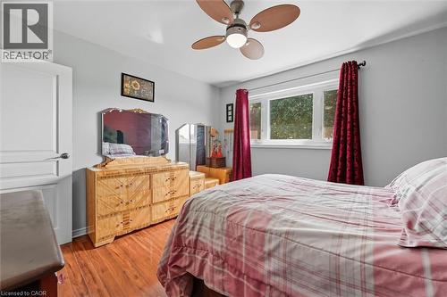 107 Billington Crescent, Hamilton, ON - Indoor Photo Showing Bedroom