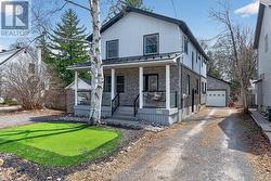 324 DUNCAIRN AVENUE  Ottawa, ON K1Z 7G9