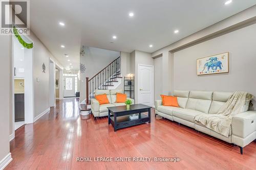 30 Streamline Drive, Brampton, ON - Indoor Photo Showing Living Room