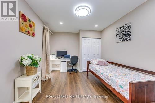 30 Streamline Drive, Brampton, ON - Indoor Photo Showing Bedroom