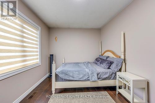 30 Streamline Drive, Brampton, ON - Indoor Photo Showing Bedroom