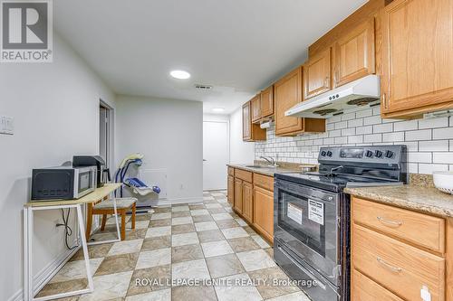 30 Streamline Drive, Brampton, ON - Indoor Photo Showing Kitchen