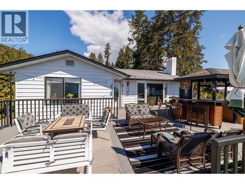 5687 Somerset Avenue  Peachland, BC V0H 1X4