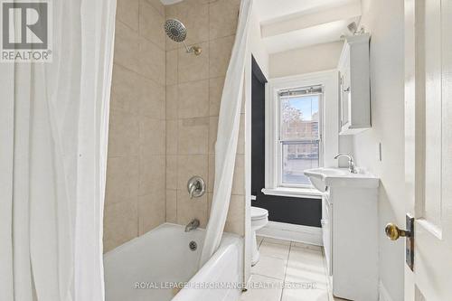 family 4pc bathroom - 506 Wentworth Avenue, Ottawa, ON - Indoor Photo Showing Bathroom