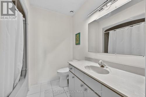 32 Tiny Beaches Road S, Tiny, ON - Indoor Photo Showing Bathroom