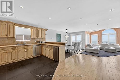32 Tiny Beaches Road S, Tiny, ON - Indoor