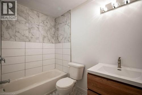34 Burn Place Unit# 5, Kitchener, ON - Indoor Photo Showing Bathroom