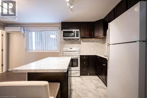 34 Burn Place Unit# 5, Kitchener, ON - Indoor Photo Showing Kitchen