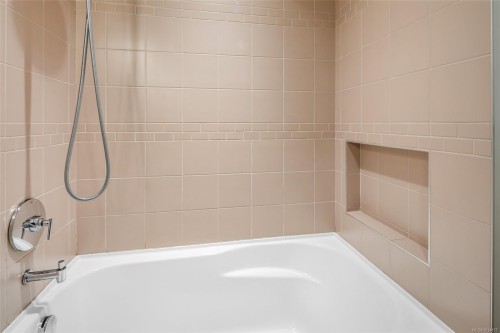 #113-1400 Lynburne Pl, Langford, BC - Indoor Photo Showing Bathroom