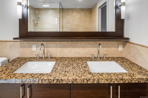 #113-1400 Lynburne Pl, Langford, BC - Indoor Photo Showing Bathroom