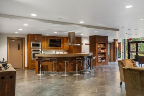 #113-1400 Lynburne Pl, Langford, BC - Indoor Photo Showing Kitchen With Upgraded Kitchen