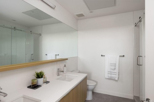 #108-9570 Fifth St, Sidney, BC - Indoor Photo Showing Bathroom