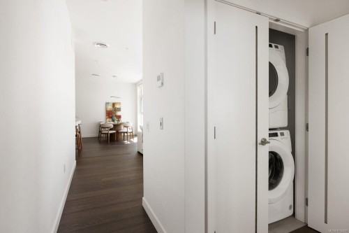 #108-9570 Fifth St, Sidney, BC - Indoor Photo Showing Laundry Room