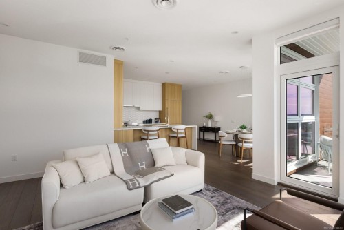#108-9570 Fifth St, Sidney, BC - Indoor Photo Showing Living Room