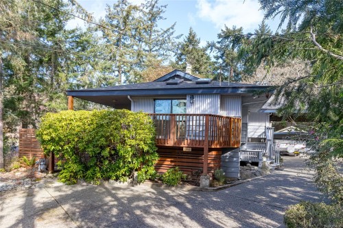 2660 Macdonald Dr East, Saanich, BC 