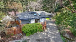 2660 MacDonald Dr EASTSaanich, BC V8N 1X9