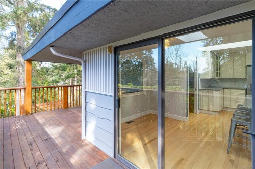 2660 Macdonald Dr East, Saanich, BC 