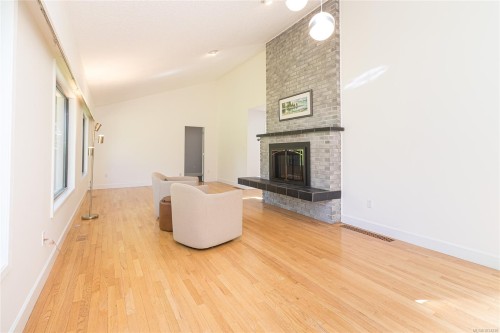 2660 Macdonald Dr East, Saanich, BC 