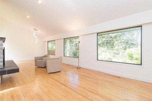 2660 Macdonald Dr East, Saanich, BC 