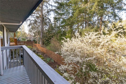 2660 Macdonald Dr East, Saanich, BC 