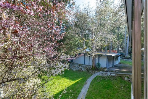 2660 Macdonald Dr East, Saanich, BC 