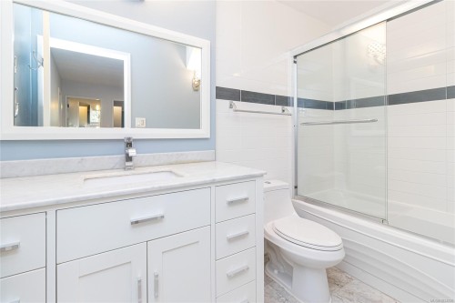 2660 Macdonald Dr East, Saanich, BC 
