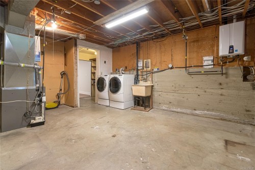 2660 Macdonald Dr East, Saanich, BC 