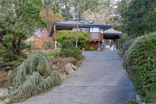 2660 Macdonald Dr East, Saanich, BC 