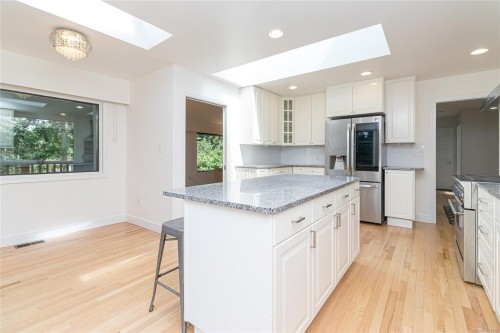 2660 Macdonald Dr East, Saanich, BC 