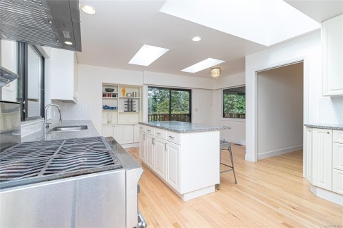 2660 Macdonald Dr East, Saanich, BC 