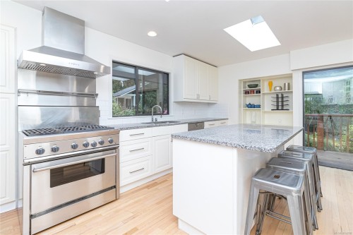 2660 Macdonald Dr East, Saanich, BC 
