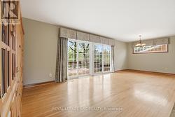 huge living/diningroom - 
