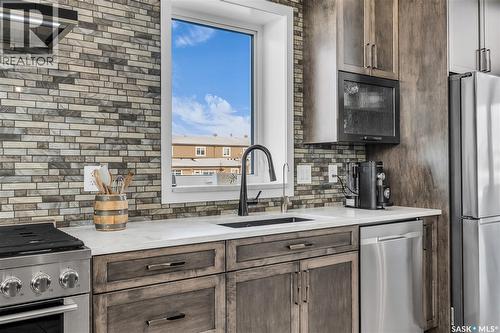 7 Loewen Court, Warman, SK - Indoor Photo Showing Kitchen