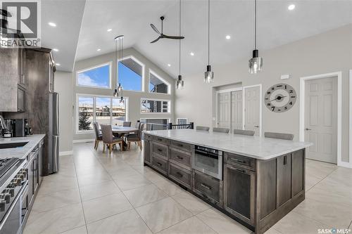 7 Loewen Court, Warman, SK - Indoor Photo Showing Kitchen With Upgraded Kitchen