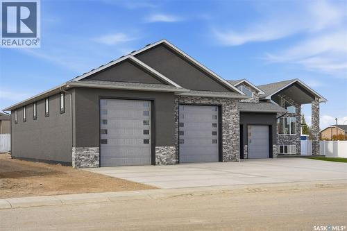 7 Loewen Court, Warman, SK - Outdoor