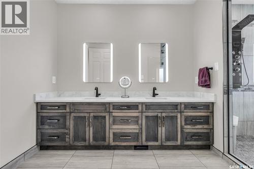 7 Loewen Court, Warman, SK - Indoor Photo Showing Bathroom